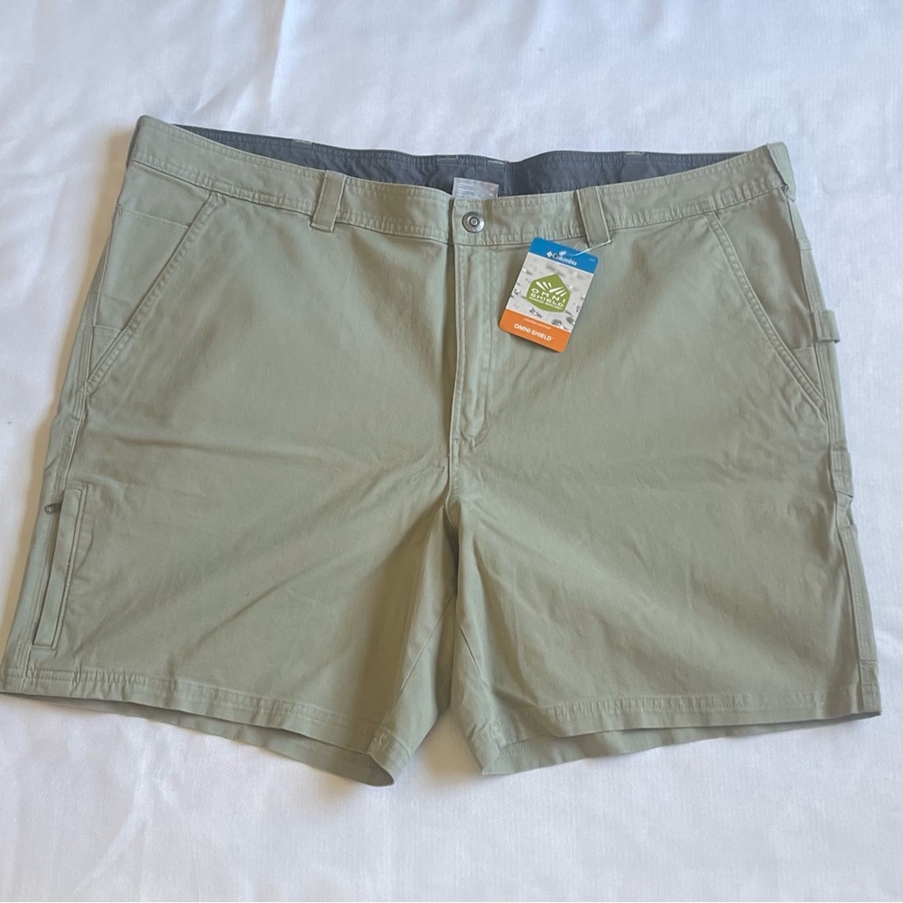 Columbia Men's 46 Omni Shield Beige Cotton Chino Shorts Flat Front